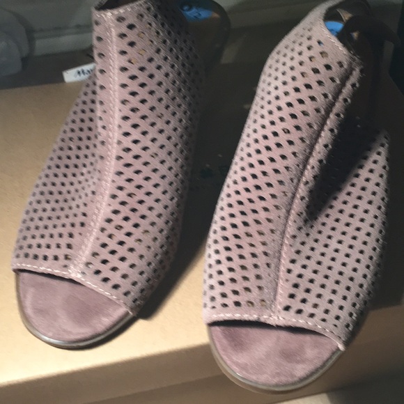 Lucky Brand oiled faux suede low-heels - Picture 5 of 12